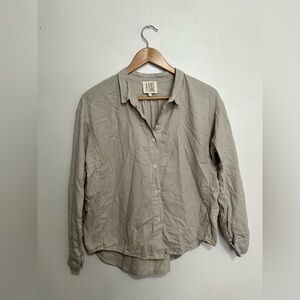A shirt thing size p cream‎ button down